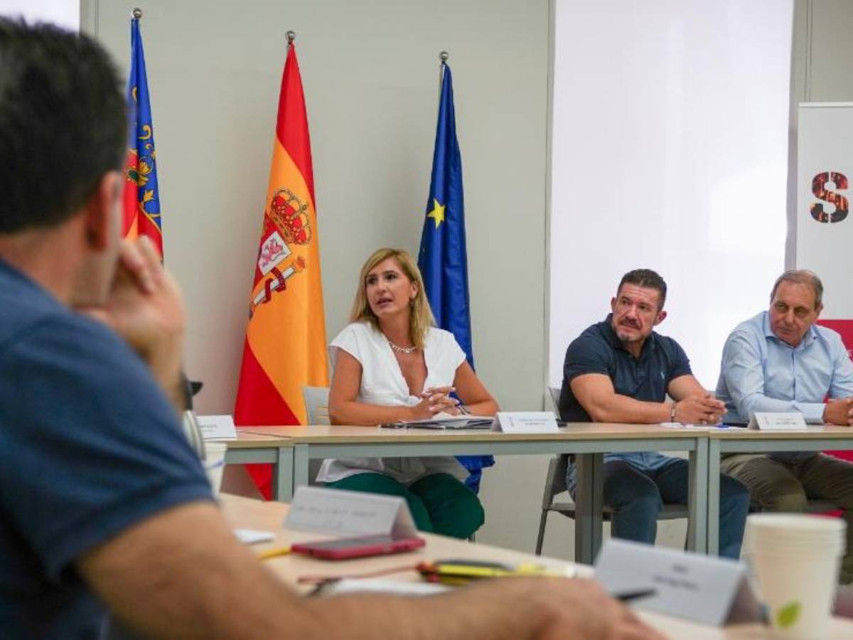 Pradas promete mejoras para Bomberos Forestales de la Generalitat