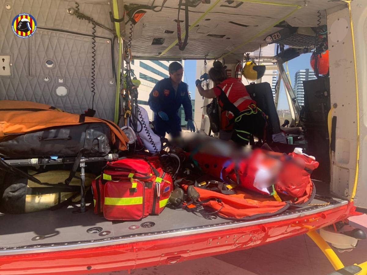 El incidente ocurrió cuando los caballos se desbocaron, cayendo uno de los ocupantes en el camino y el otro por un terraplén.