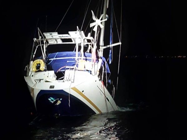 Salvan a tres tripulantes de un velero hundido por interacción con Orcas