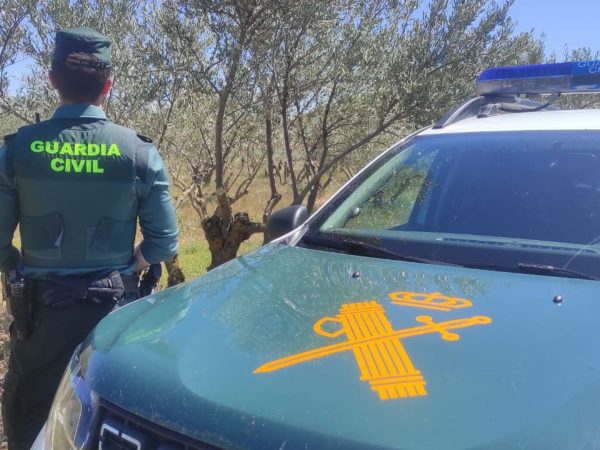 Una furgoneta atropella y arrastra a un ciclista en la baca 300 metros