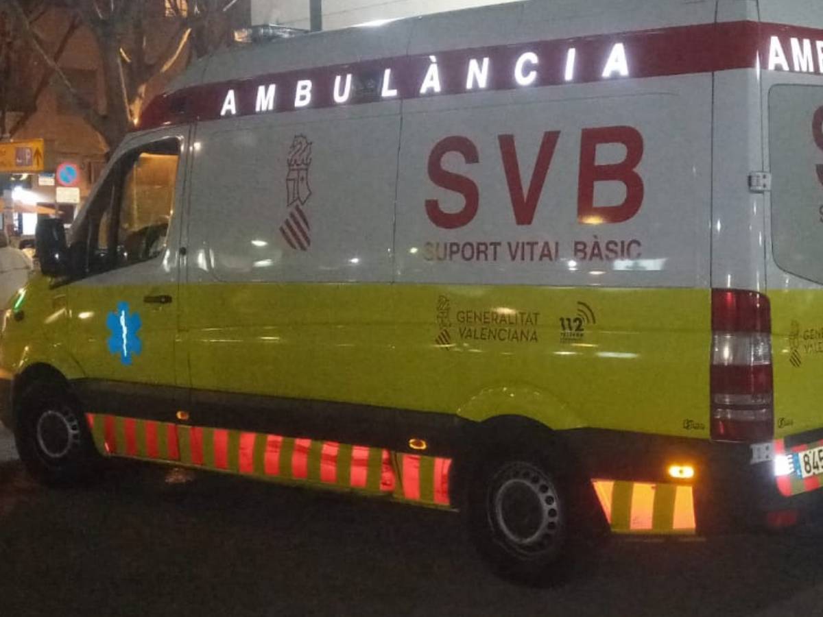 Accidente de tráfico en Pavías con vuelco de vehículo