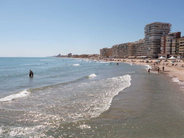 Aparecen restos humanos en la playa de El Perellonet (Valencia)