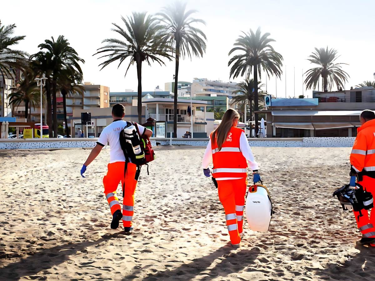 Auxilian a un niño de 12 años semiahogado en una playa de Vinaròs