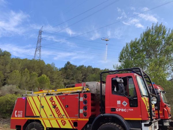 Bomberos movilizados a un incendio declarado en Onda