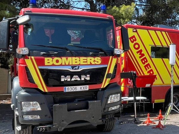 Bomberos pasan la noche en un rescate en les Agulles de Benicàssim