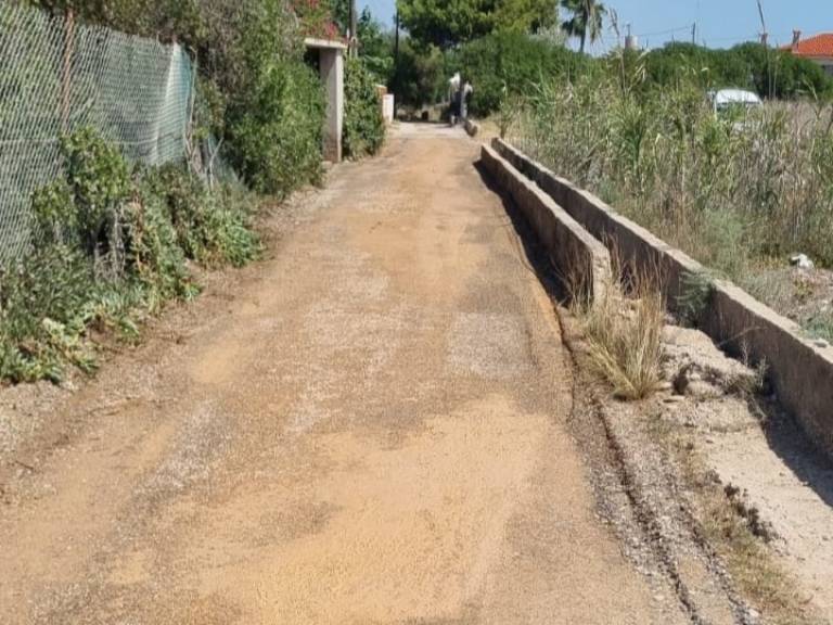 Se están llevando a cabo tareas de mantenimiento y adecuación en la costa sur de Burriana en respuesta a las solicitudes recibidas durante la iniciativa “Con mis vecinos”.