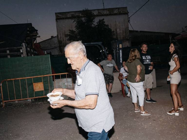 GALERÍA - Carrasco participa en las Fiestas del Barrio de Benadressa y "refuerza el compromiso del equipo de Gobierno con su dinamización y mejora de servicios".