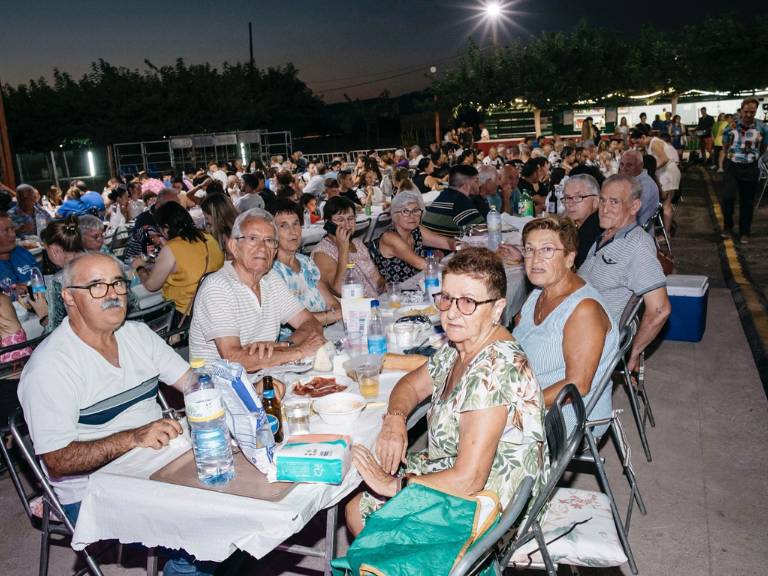 GALERÍA - Carrasco participa en las Fiestas del Barrio de Benadressa y "refuerza el compromiso del equipo de Gobierno con su dinamización y mejora de servicios".