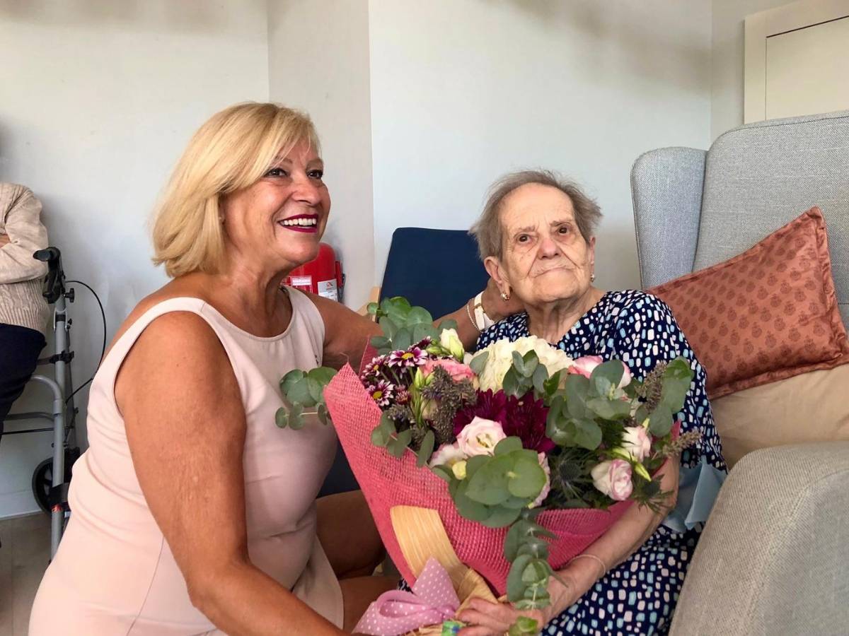 Castellón felicita a Dolores Vernia Ripollés por su 100 cumpleaños