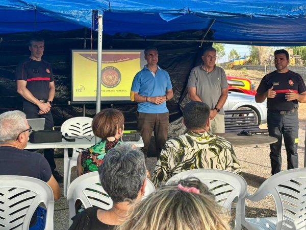 Charla de los Bomberos de Castellón en la urbanización Racó del Mercader