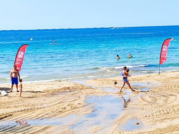 Cierre en la Playa del Arenal-Bol de Calp tras detectar fuga en un colector