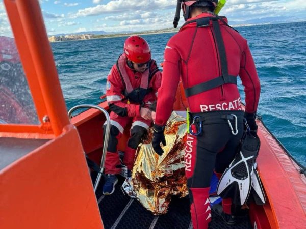 Cruz Roja rescata a 7 migrantes en la costa de Torrevieja