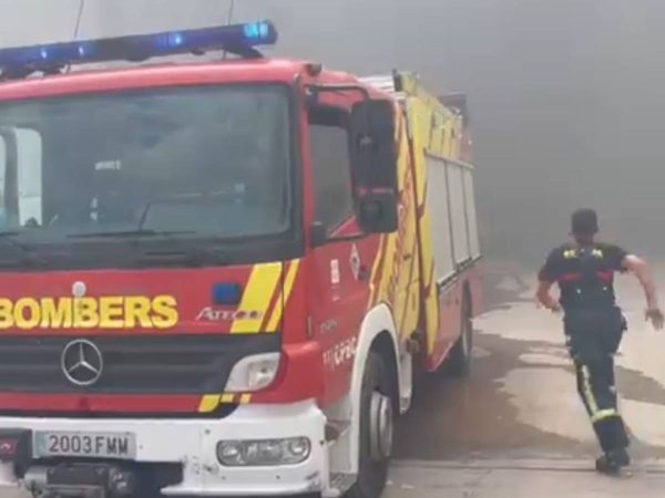 Declarado un incendio en una planta de reciclaje de Onda