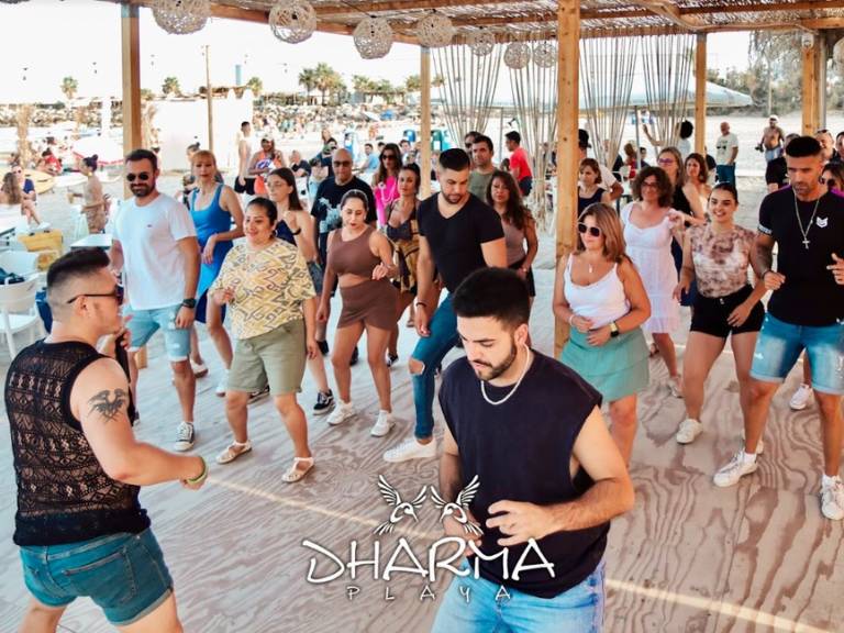 Agosto te trae, además, la 'Fiesta de Reggaeton del Verano', acompañada de deliciosa gastronomía local y mexicana, con actividades y actuaciones frente al mar en Dharma Playa.