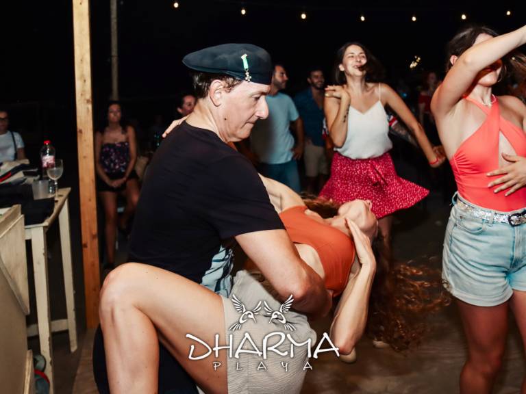 Agosto te trae, además, la 'Fiesta de Reggaeton del Verano', acompañada de deliciosa gastronomía local y mexicana, con actividades y actuaciones frente al mar en Dharma Playa.