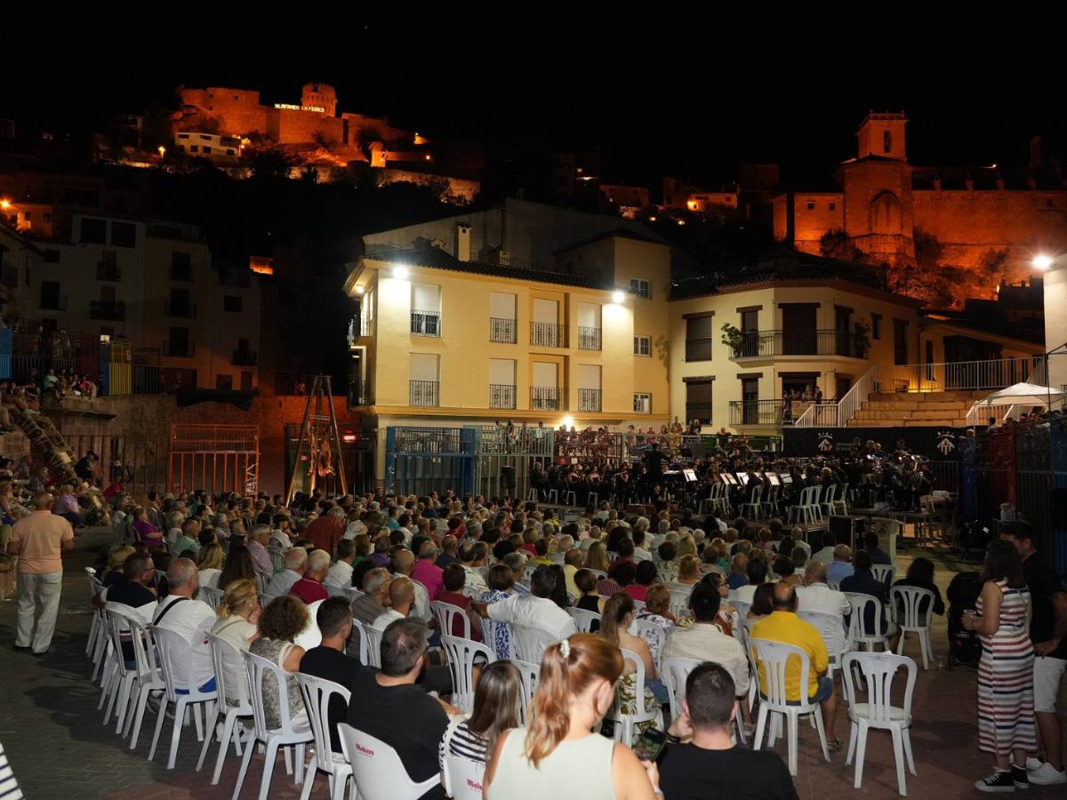 Emocionante y divertido inicio de las fiestas Patronales de Vilafamés