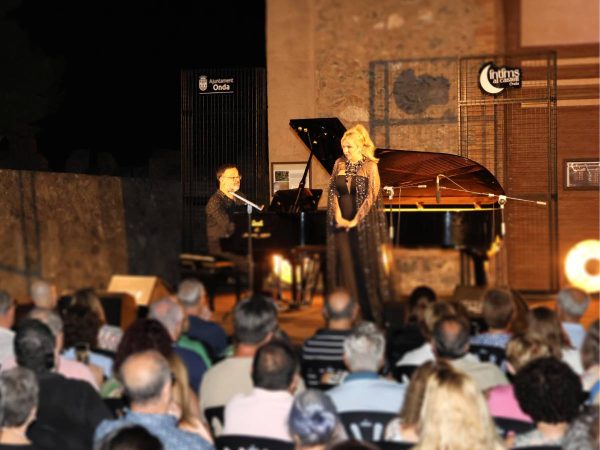 Espectacular actuación de la soprano Ainhoa Arteta en Onda