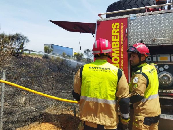 Incendio en la AP-7 de Santa Magdalena por las llamas de una furgoneta