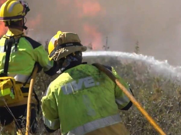 Incendio en un camping de Oropesa del Mar por la caída de un rayo