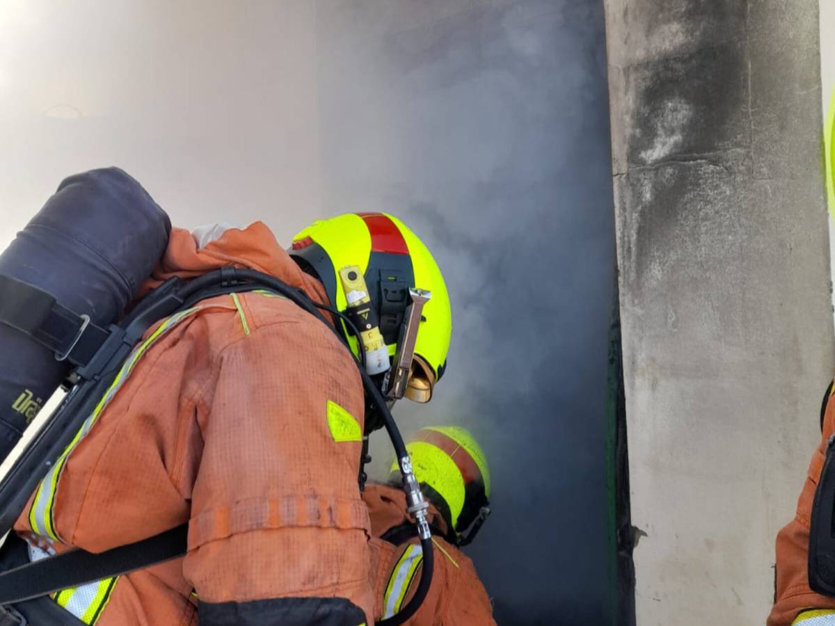 Incendio en un edificio de 14 alturas en Mislata