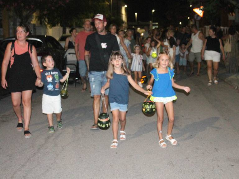 'Les Festes d’Estiu' concluyeron con la representación de Alicia en el País de las Maravillas.
