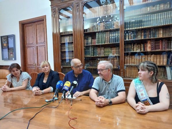 L’Ajuntament de Benicarló reconeix Isabel Costes, directora convidada de la Serenata