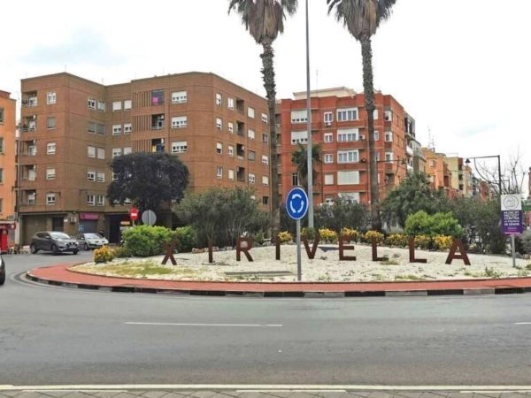 Muere una joven al caer mientras escalaba por una fachada en Xirivella