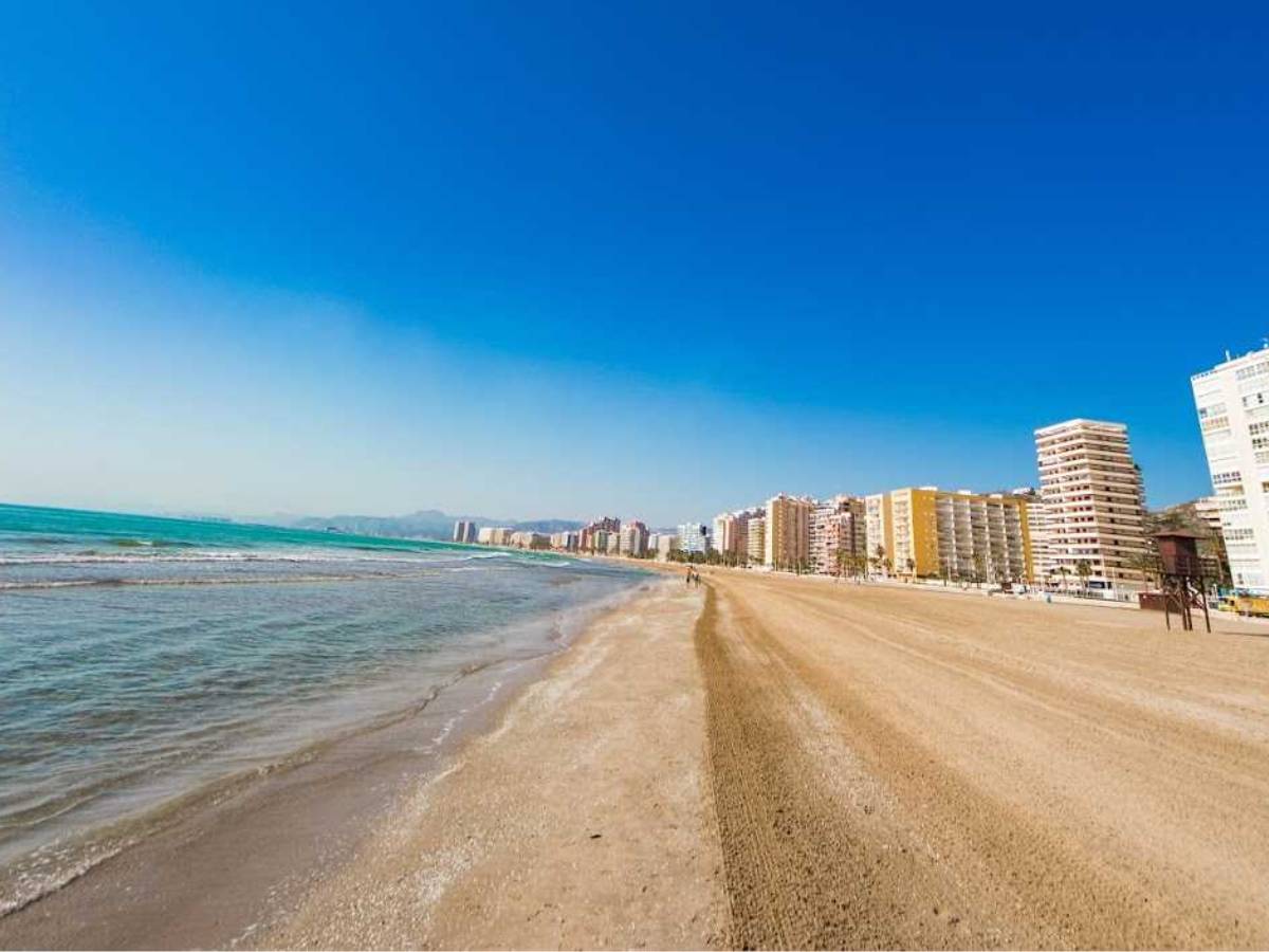 Un hombre muere ahogado en la playa del Racó de Cullera