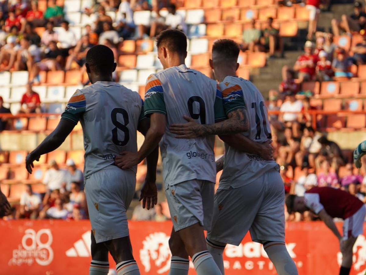 Totalmente desbocado y sin frenos, el CD Castellón le coloca media docena de goles al Nàstic de Tarragona en el Nou Estadi.