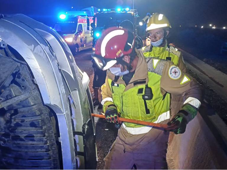 El incidente fue reportado a las 23:55 horas del jueves en el kilómetro 456 de la autopista del Mediterráneo, según informó el CICU.