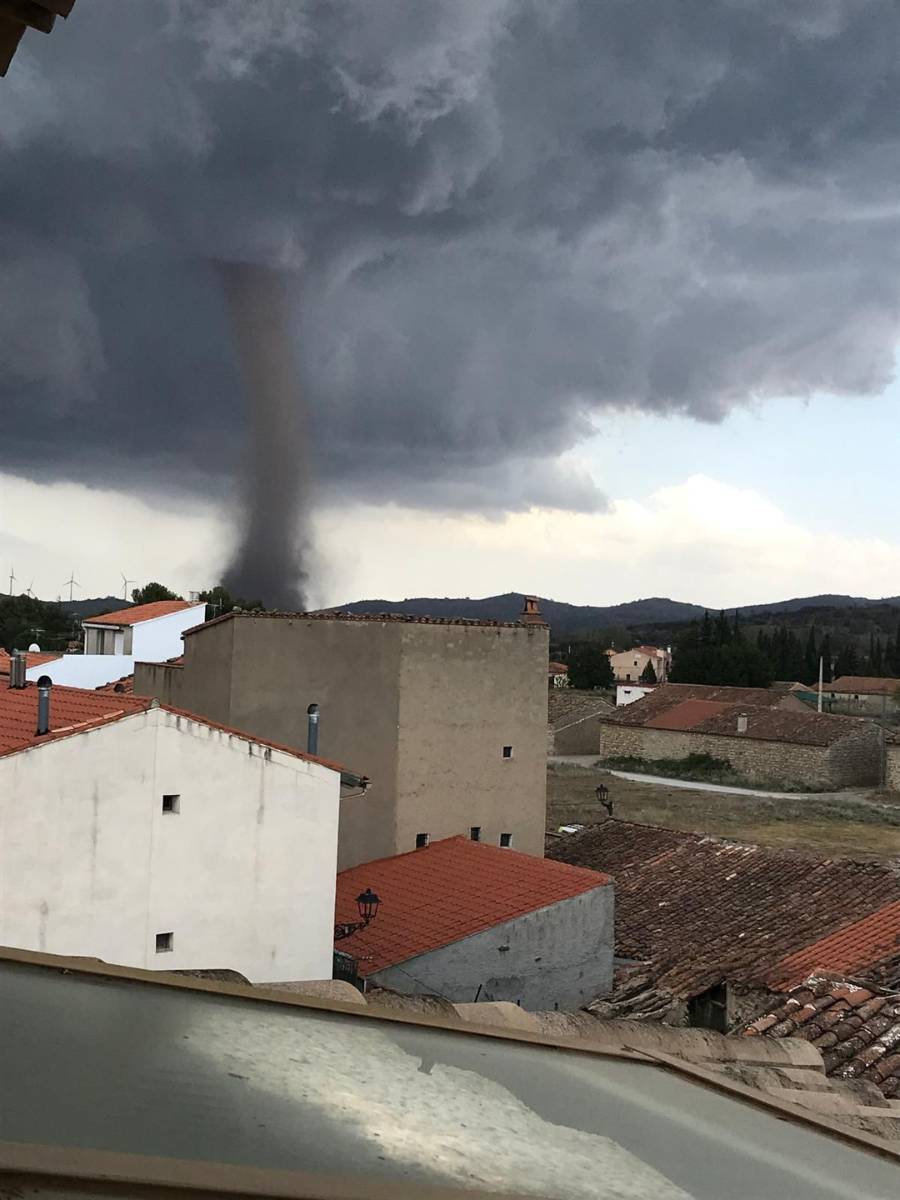 VÍDEO - El primer edil, José Arenes, afirma que la columna se ha formado en zona agrícola y no ha llegado a entrar en el casco urbano