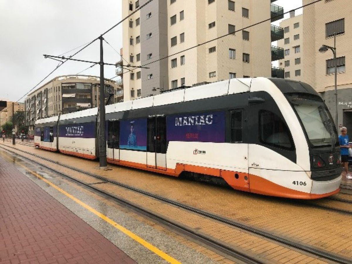 Una alarma de bomba en el TRAM de Alicante provoca el desalojo del tren