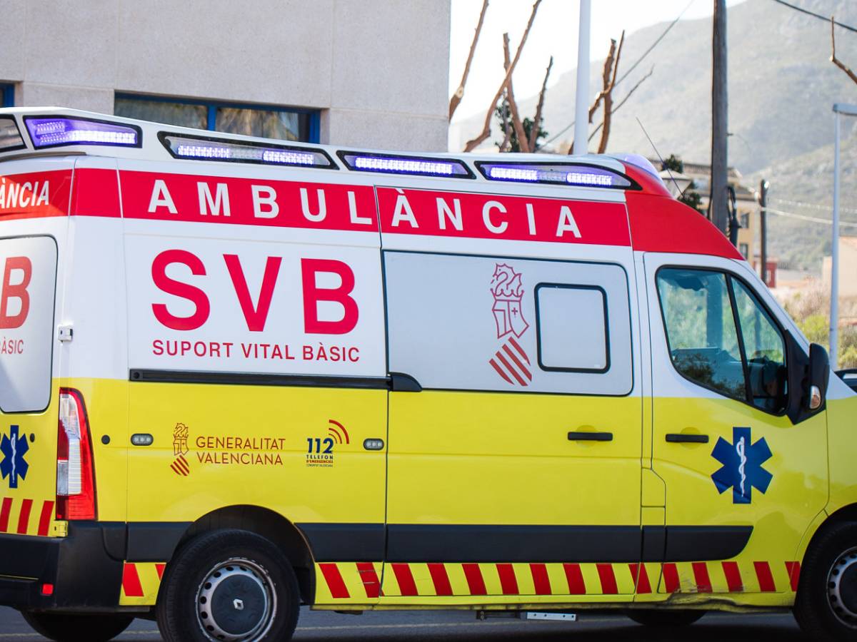 Varias personas acaban en el hospital tras un rescate en aguas de Burriana