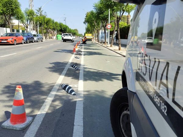 Vila-real renueva los bolardos en el carril bici del Termet