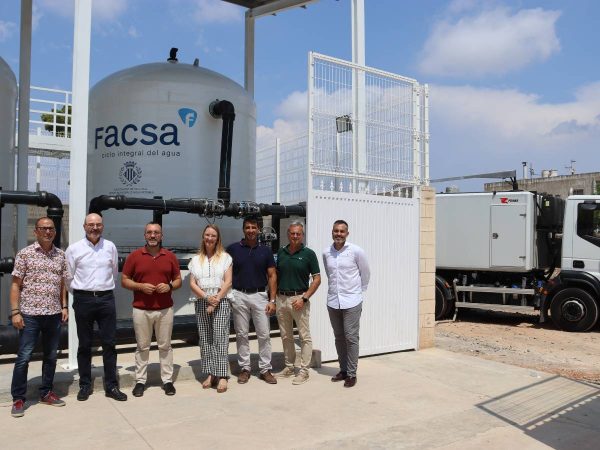 Vila-real usa agua regenerada para riego y limpieza