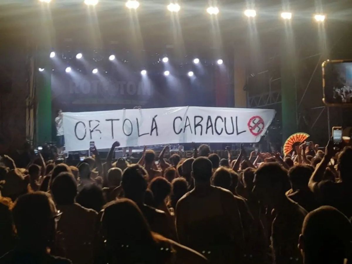 Vox pide acción judicial por la pancarta «Ortolá caraculo» mostrada en el Rototom