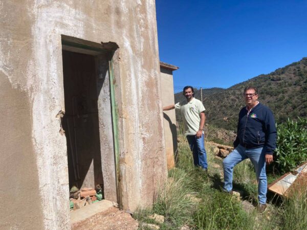 Alfondeguilla demolerá el depósito de agua y creará un aparcamiento