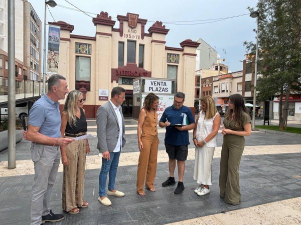 Almassora retira el ascensor del parking de delante de la fachada del mercado