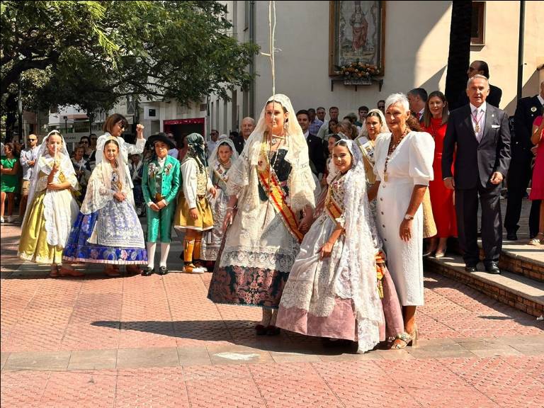 El tradicional acto ha contado con la presencia de las reinas Raquel Fernández Piqueres y Paula Marin Ferrando y sus festers y festeres