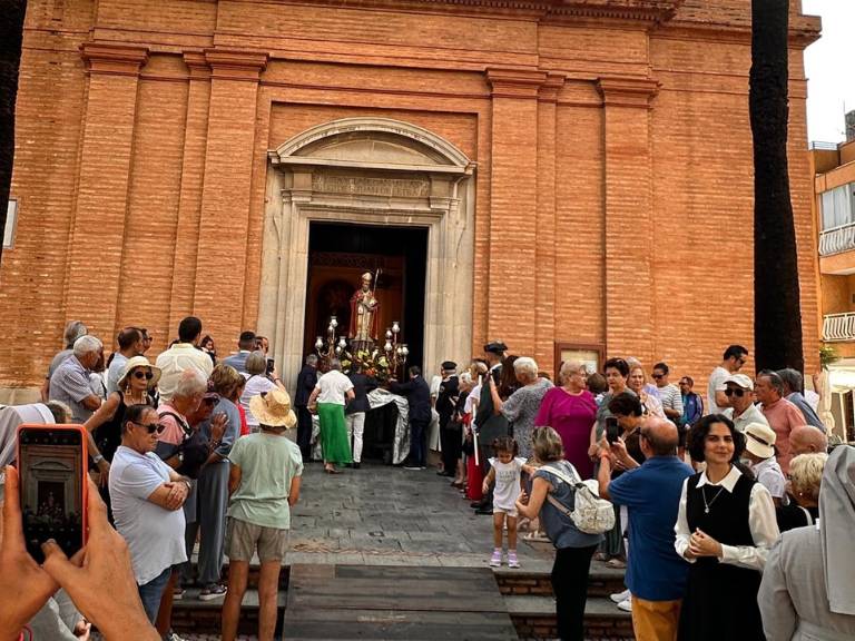 El tradicional acto ha contado con la presencia de las reinas Raquel Fernández Piqueres y Paula Marin Ferrando y sus festers y festeres