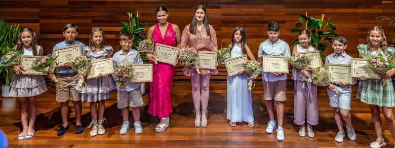 La presentación de Paula Marin Ferrando y Raquel Fernández Piqueres Reinas Infantil y Mayor junto a sus festers y festeres será la noche del 20 de septiembre