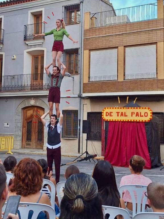 La combinación de talento local y la calidad de las presentaciones internacionales continúa consolidando al Bagatge como un evento cultural esencial.