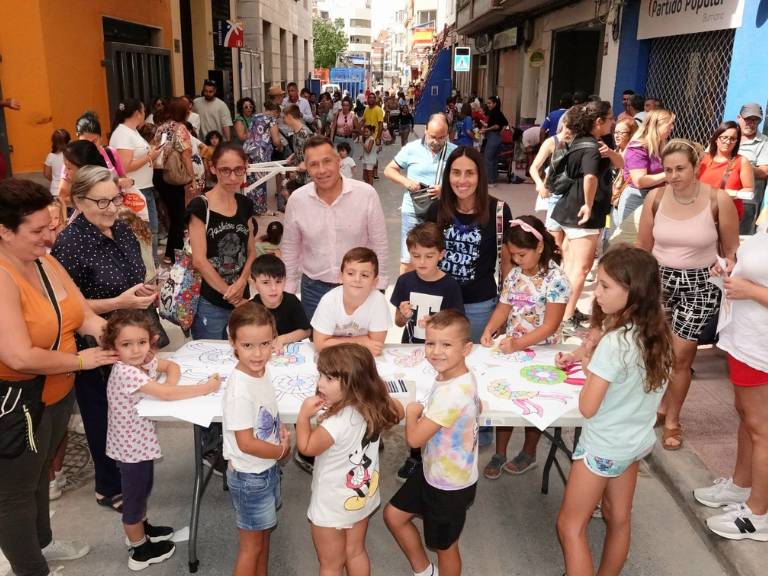 El consistorio ha ofrecido una jornada completa con talleres creativos, pasacalles, y experiencias educativas en el marco de sus fiestas patronales.