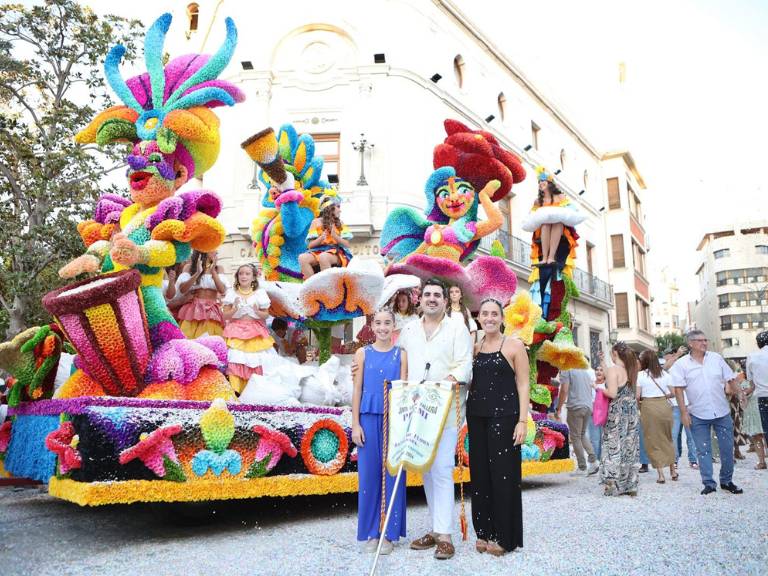 La fiesta de Interés Turístico Provincial pone el broche de oro, junto al espectacular castillo de fuegos artificiales, a los festejos en honor a la Virgen de la Misericordia.