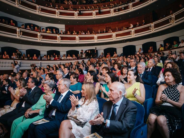 Las Damas de la Ciudad Infantiles y las Madrinas de las 19 Gaiatas han sido distinguidas con sus respectivas bandas acreditativas así como también han sido presentados los respectivos presidentes infantiles de las Gaiatas