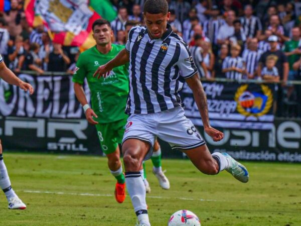 Derrota de CD Castellón en la visita del Racing de Santander