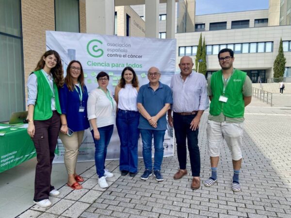 Día Mundial de la investigación en cáncer: La AECC acerca su trabajo a la UJI