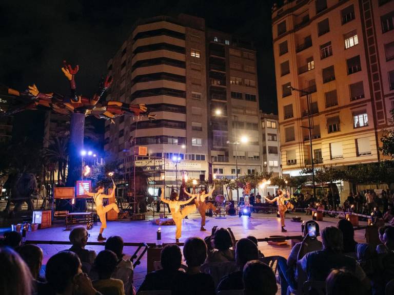 Para hoy domingo 22 de septiembre, las actuaciones comenzarán a las 18h en la Plaza Mayor, Plaza de Las Aulas y Huerto Sogueros.