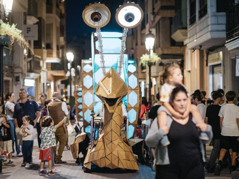 Para hoy domingo 22 de septiembre, las actuaciones comenzarán a las 18h en la Plaza Mayor, Plaza de Las Aulas y Huerto Sogueros.