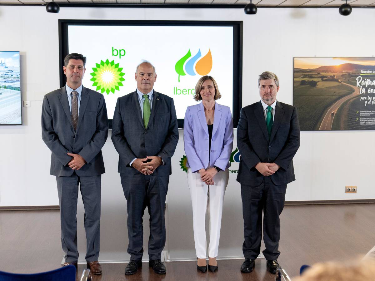 El hidrógeno verde producido contribuirá a la descarbonización de las operaciones de la refinería de bp en Castellón, algo previsto a partir de 2026.